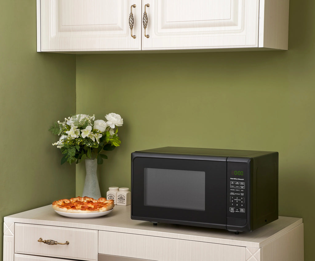 Hamilton Beach 0.9 cu ft Microwave Black D670612
