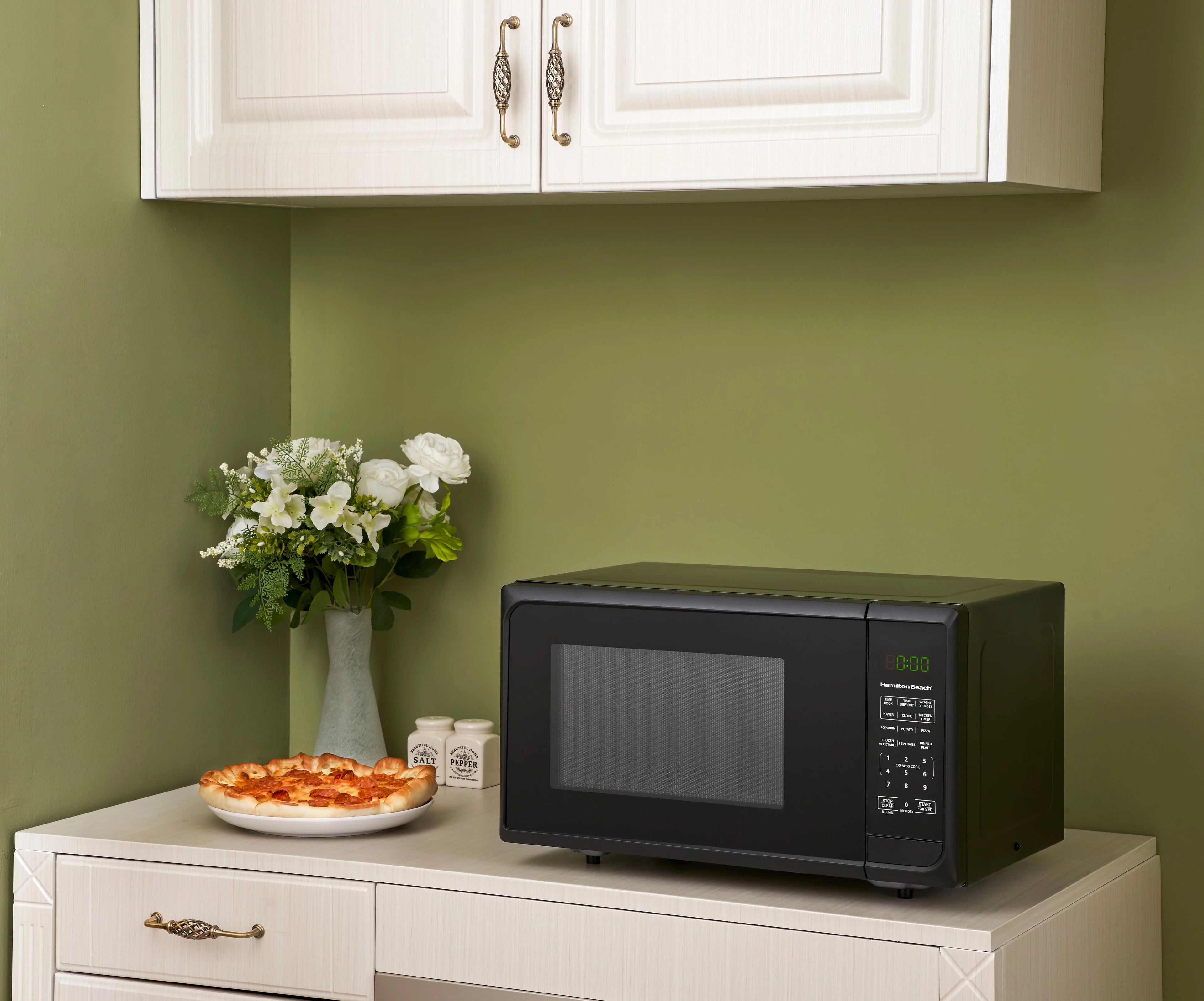 Hamilton Beach 0.9 cu ft Microwave Black D670612