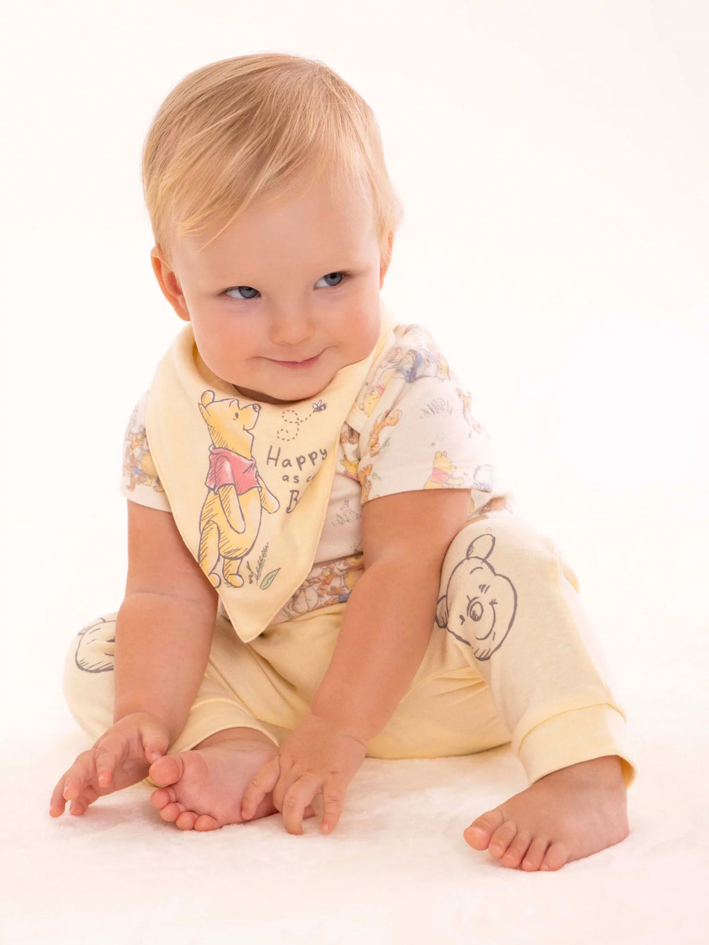 Disney Baby Winnie the Pooh Layette Gift Set, 13-Piece, Sizes NB-3/6M U664451