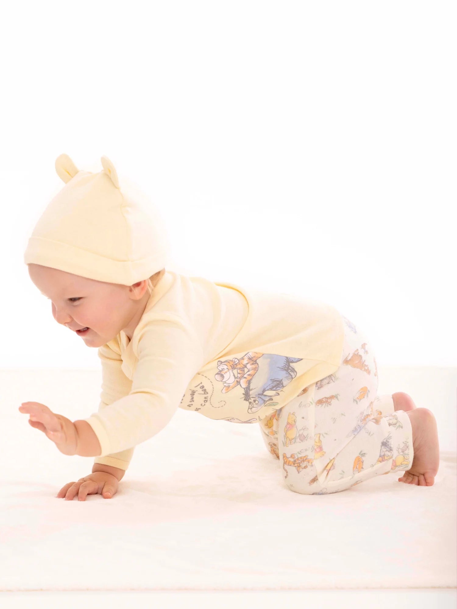 Disney Baby Winnie the Pooh Layette Gift Set, 13-Piece, Sizes NB-3/6M U664451