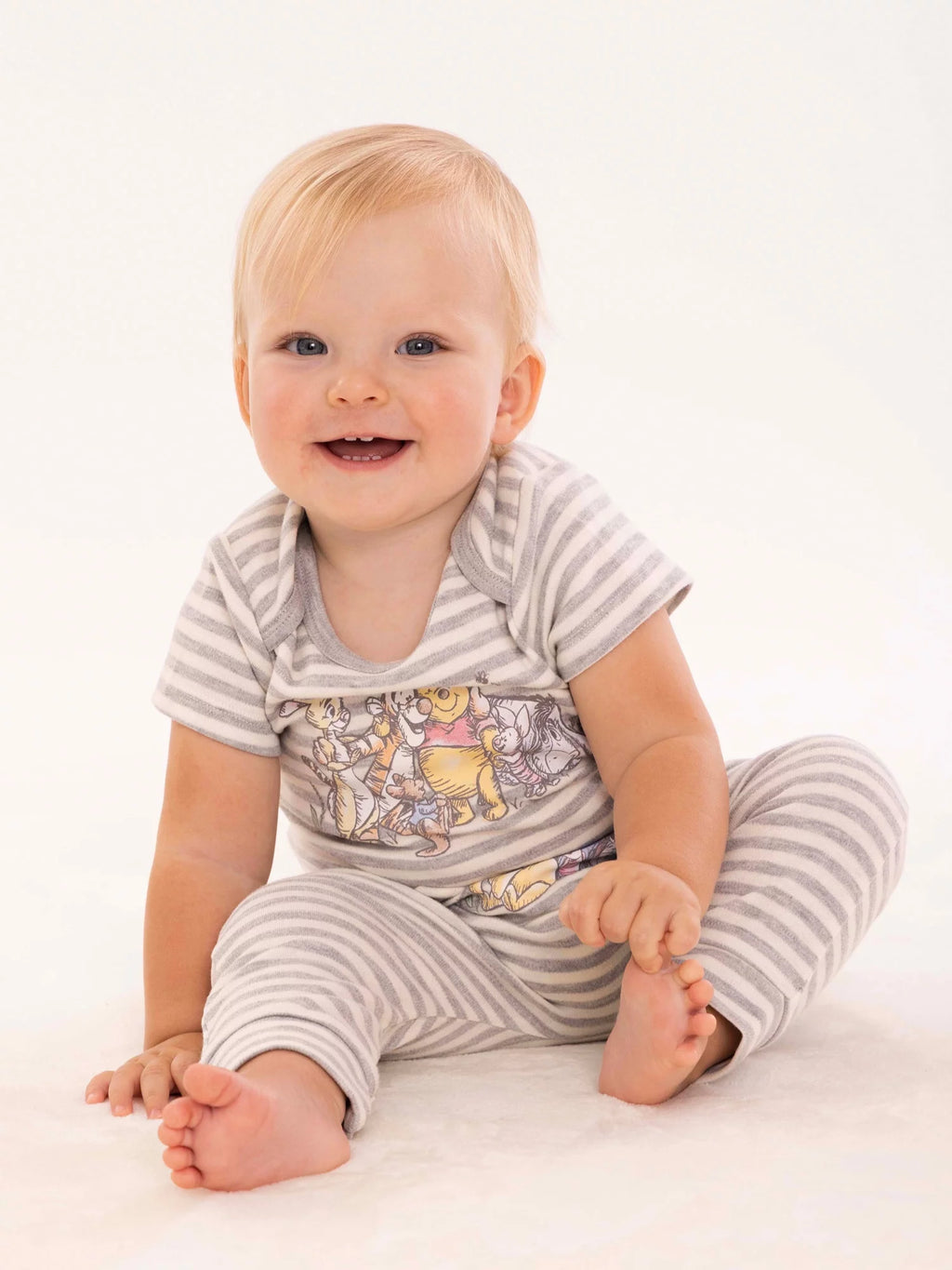Disney Baby Winnie the Pooh Layette Gift Set, 13-Piece, Sizes NB-3/6M U664451