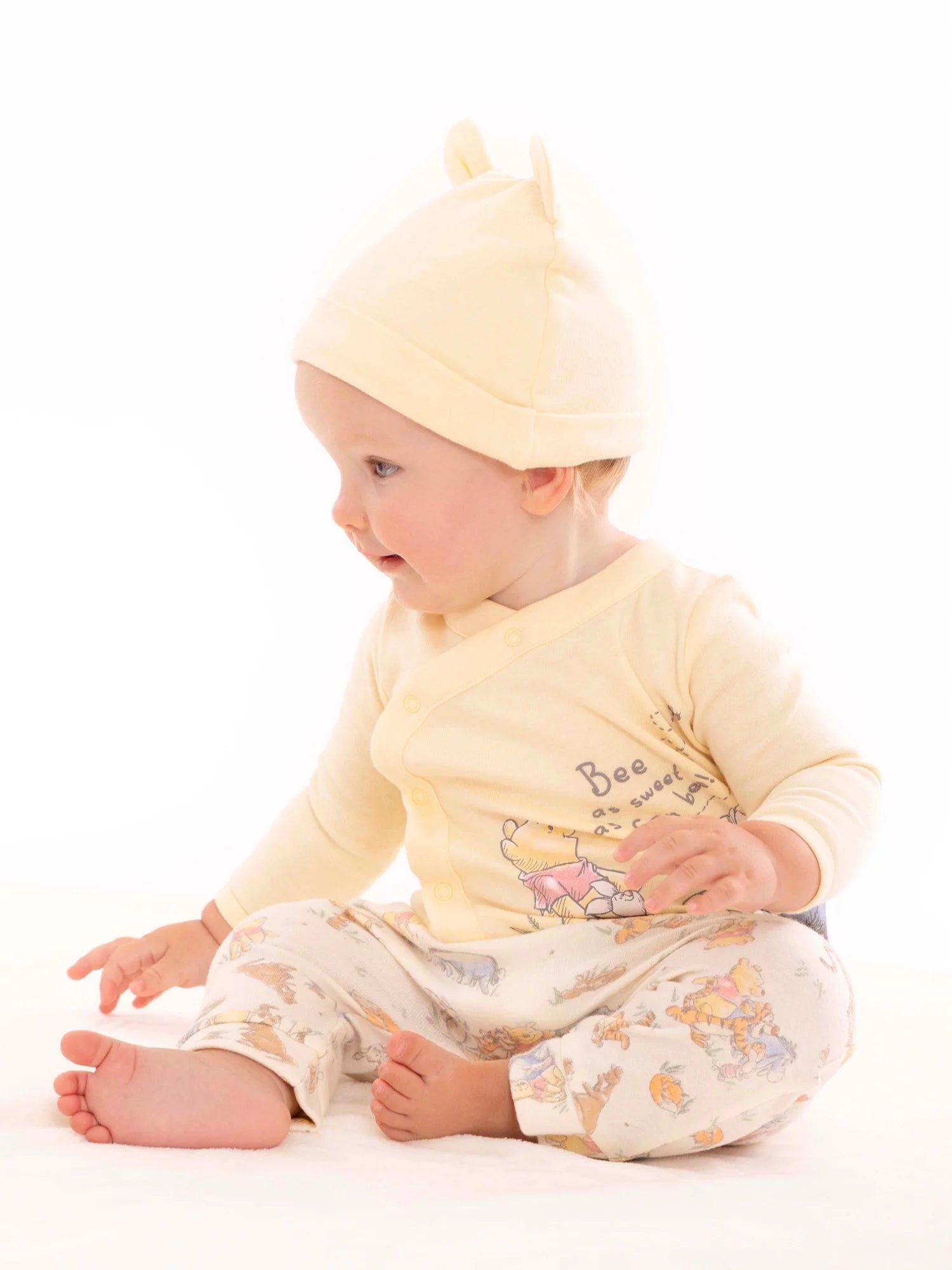 Disney Baby Winnie the Pooh Layette Gift Set, 13-Piece, Sizes NB-3/6M U664451